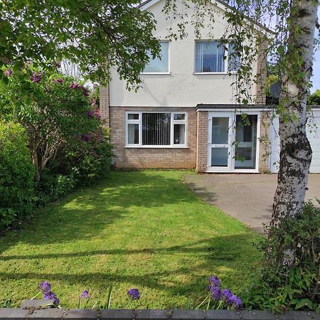 Number 8 With Free Parking Villa Bury St. Edmunds Buitenkant foto